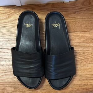 beek Pelican Black Mule slides